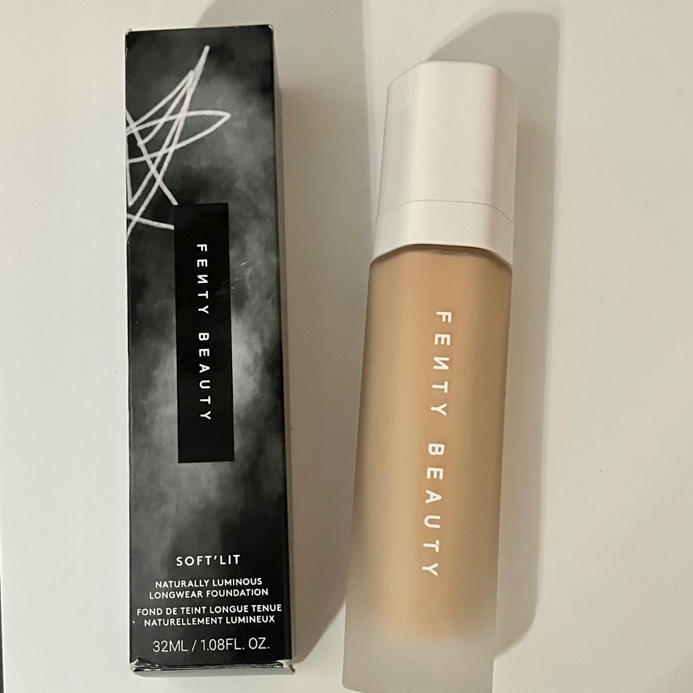 New Fenty Beauty Soft’Lit Naturally Luminous Hydrating Foundation
